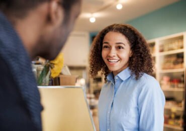 Atender de Cara Fechada é o Mesmo Que Dizer “Vai Embora”