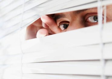 O líder que confunde presença com vigilância